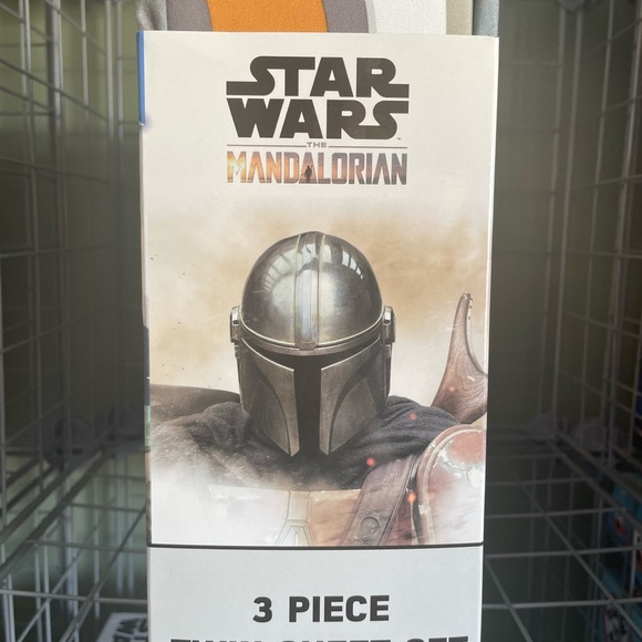 STAR WARS- 3 piece The Mandalorian microfiber Twin sheet set. - Picture 2 of 2